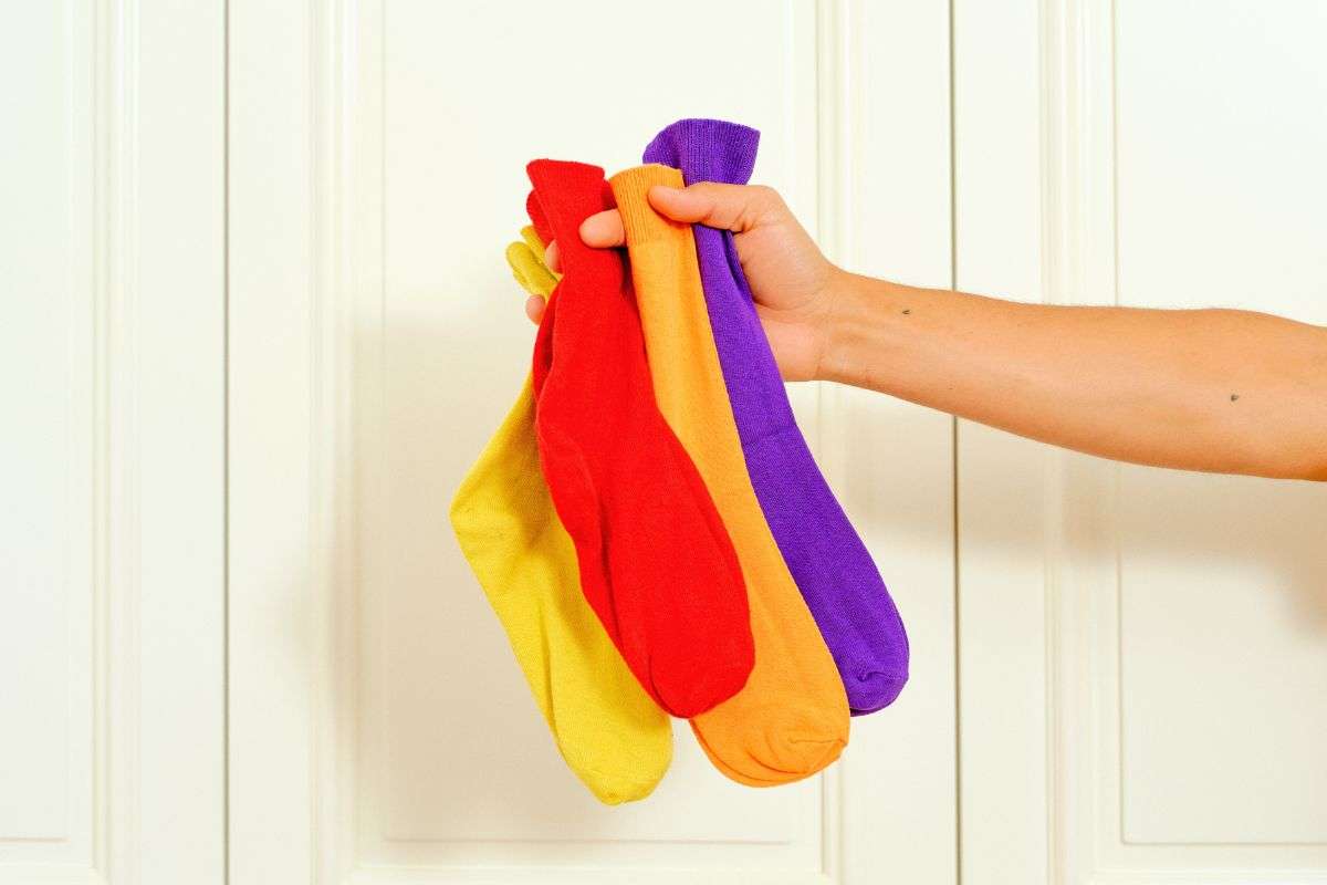 pulire le tende con un calzino