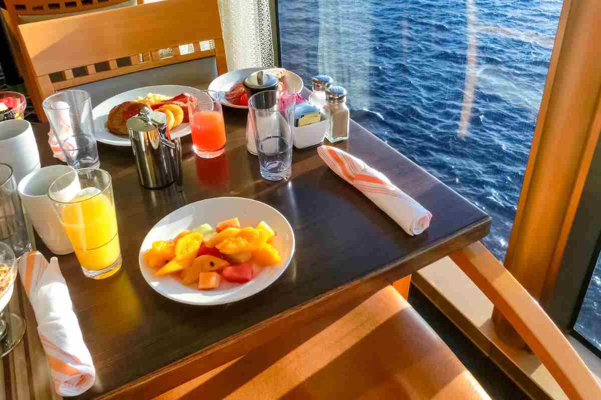 Crociera, cosa succede al cibo avanzato dal buffet