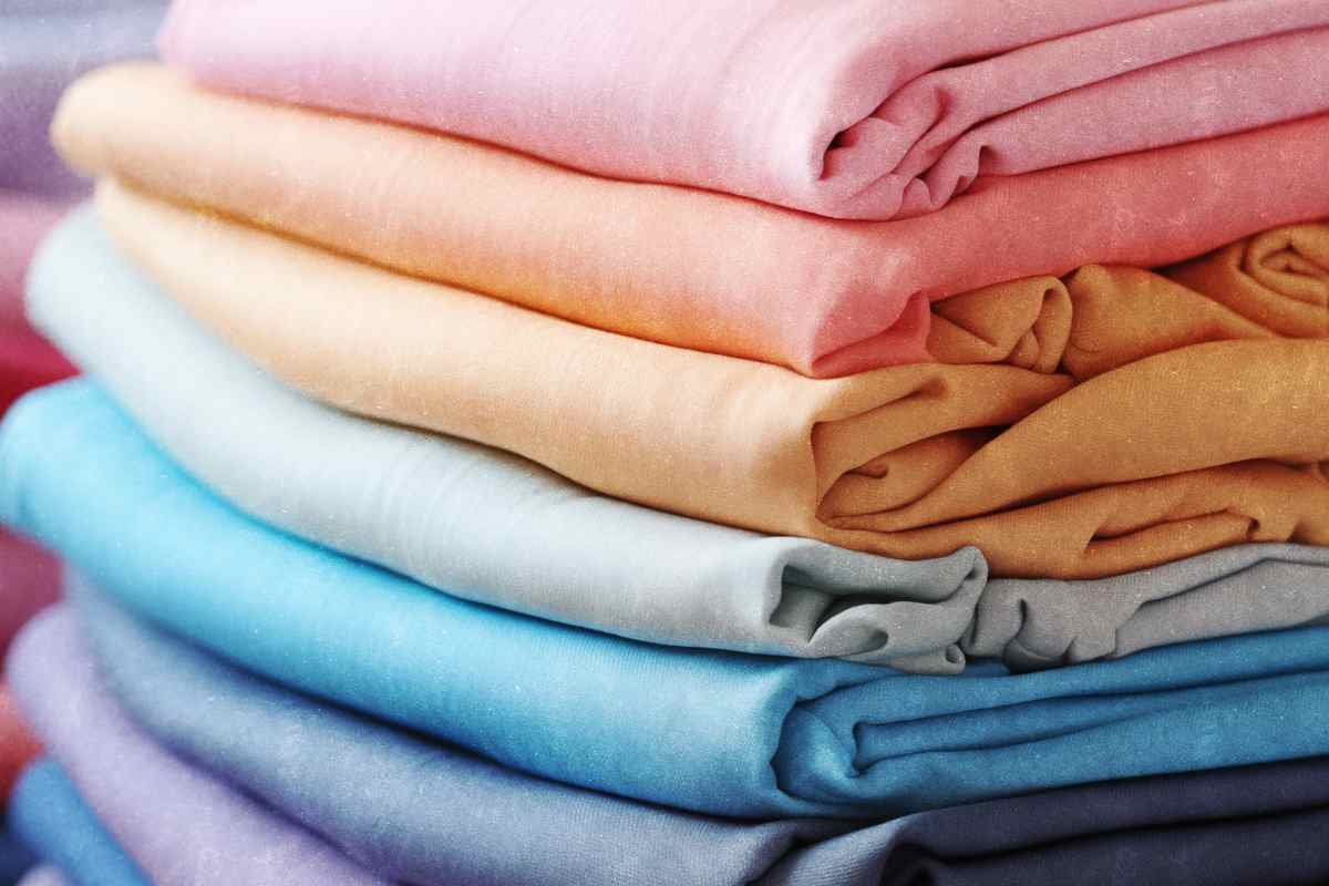 Le vecchie magliette possono farti risparmiare un sacco di soldi ma nessuno lo sa