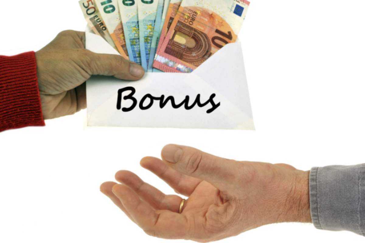 Tra le misure più discusse figura il Bonus Scuola, un voucher che può arrivare fino a 1.500 euro per studente, pensato per alleggerire