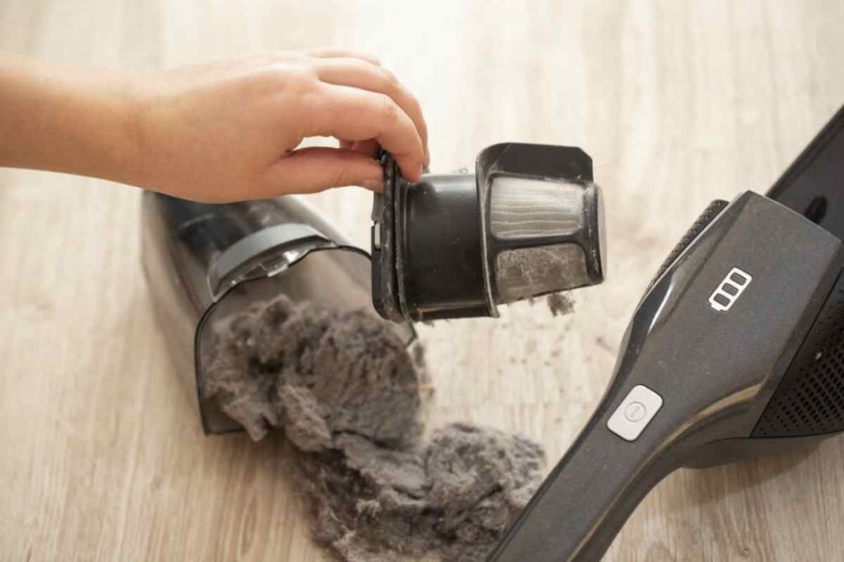 La spazzola è la parte che entra in diretto contatto con lo sporco e quindi richiede una manutenzione attenta e regolare,