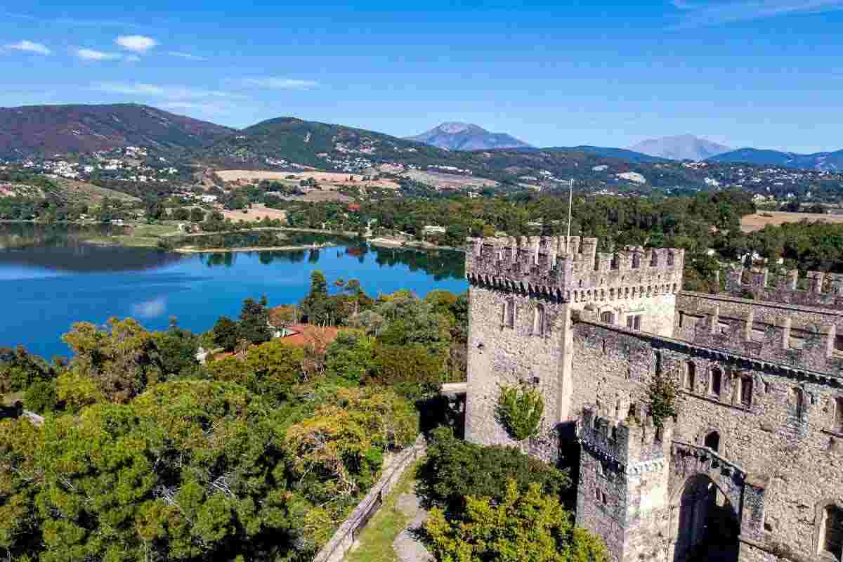 Non serve volare in Scozia: questi 7 castelli a due passi da Roma