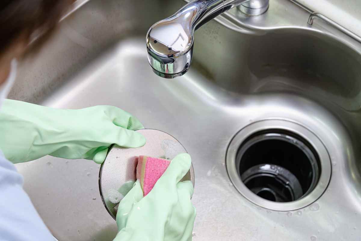 Lavello in acciaio, lo hai mai lavato così? Diventa splendente, tutti i dettagli