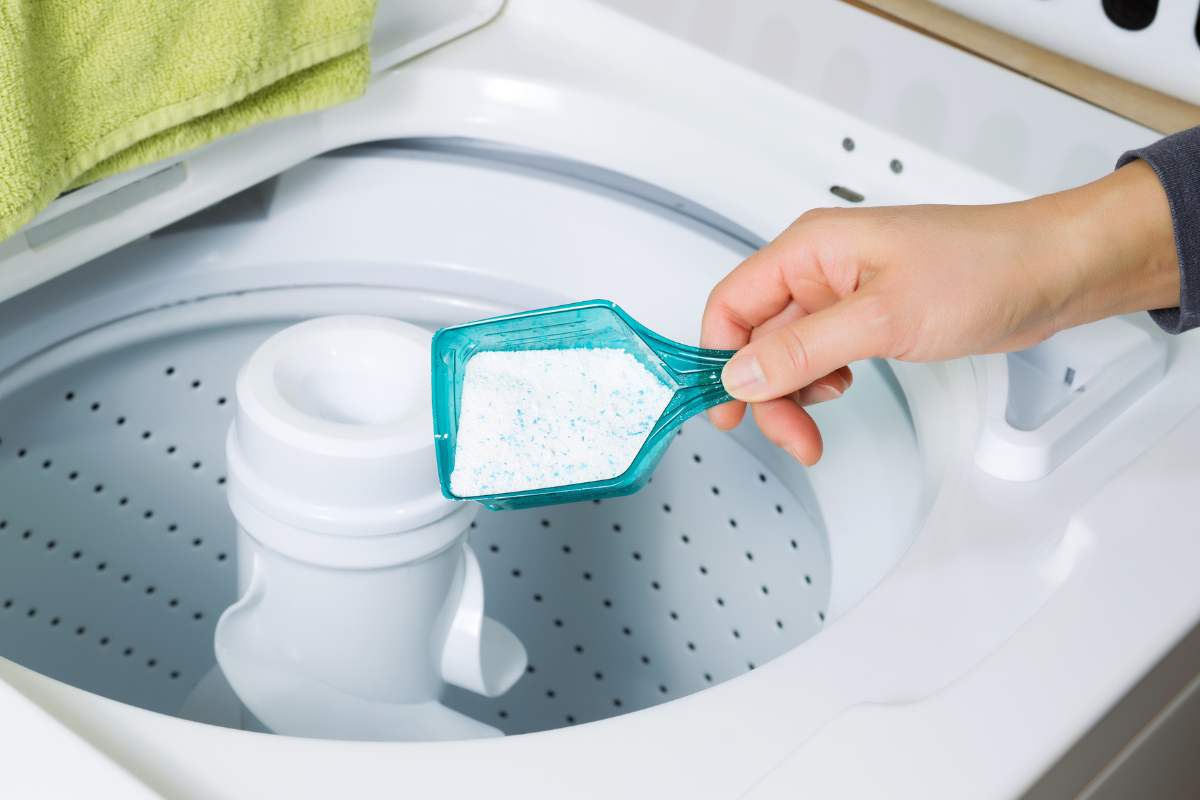 Lavatrice, cosa aggiungere per igienizzare (davvero) i panni